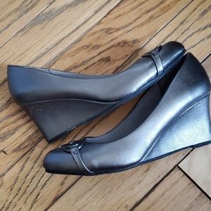 Life Stride wedge pumps